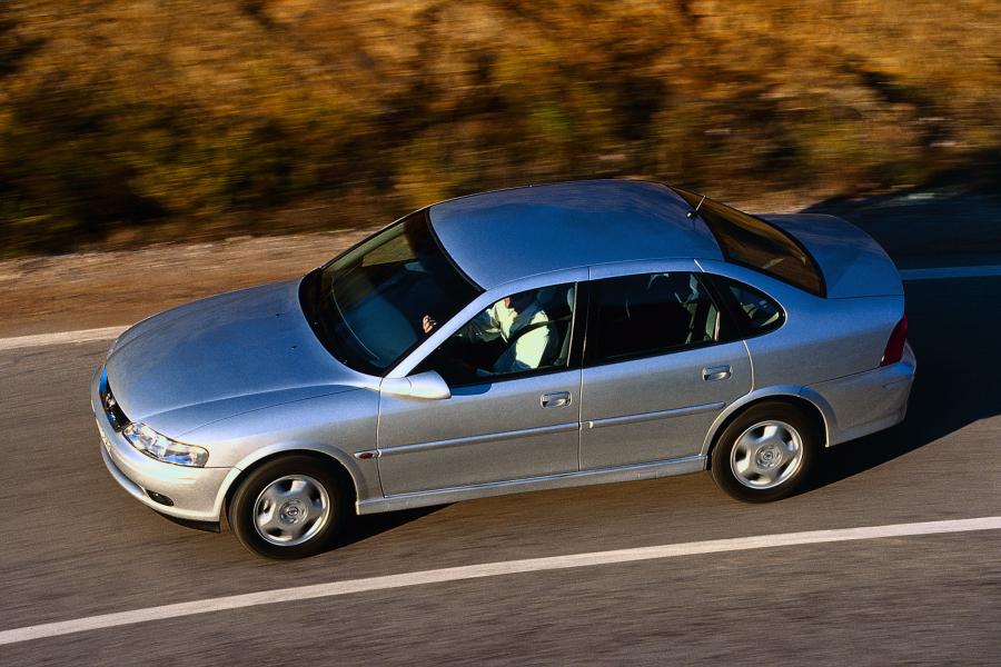  Opel Vectra Sedan (B) 1999 года  (фото 4 из 31)